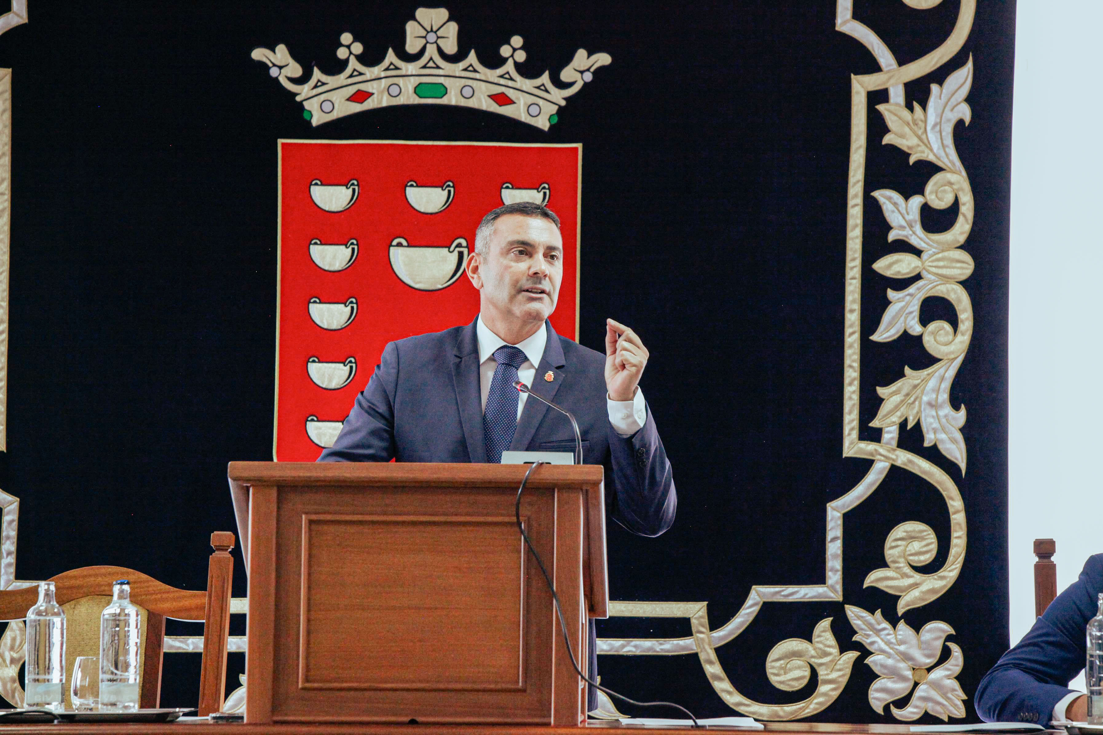 Oswaldo Betancort en el pleno del debate de Estado. Foto: Cabildo de Lanzarote.