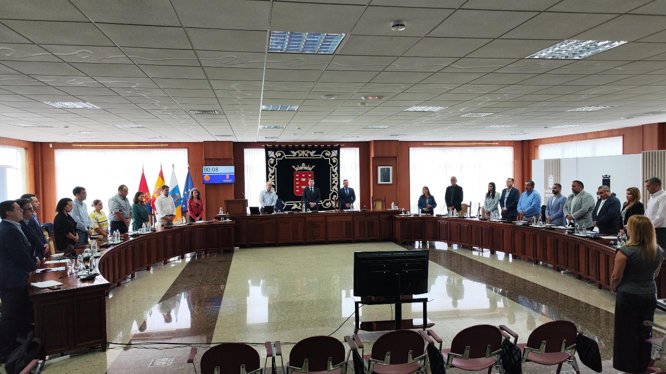 Minuto de silencio en el Cabildo de Lanzarote