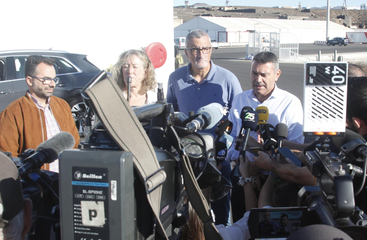 Visita a la carpa del Muelle de Naos