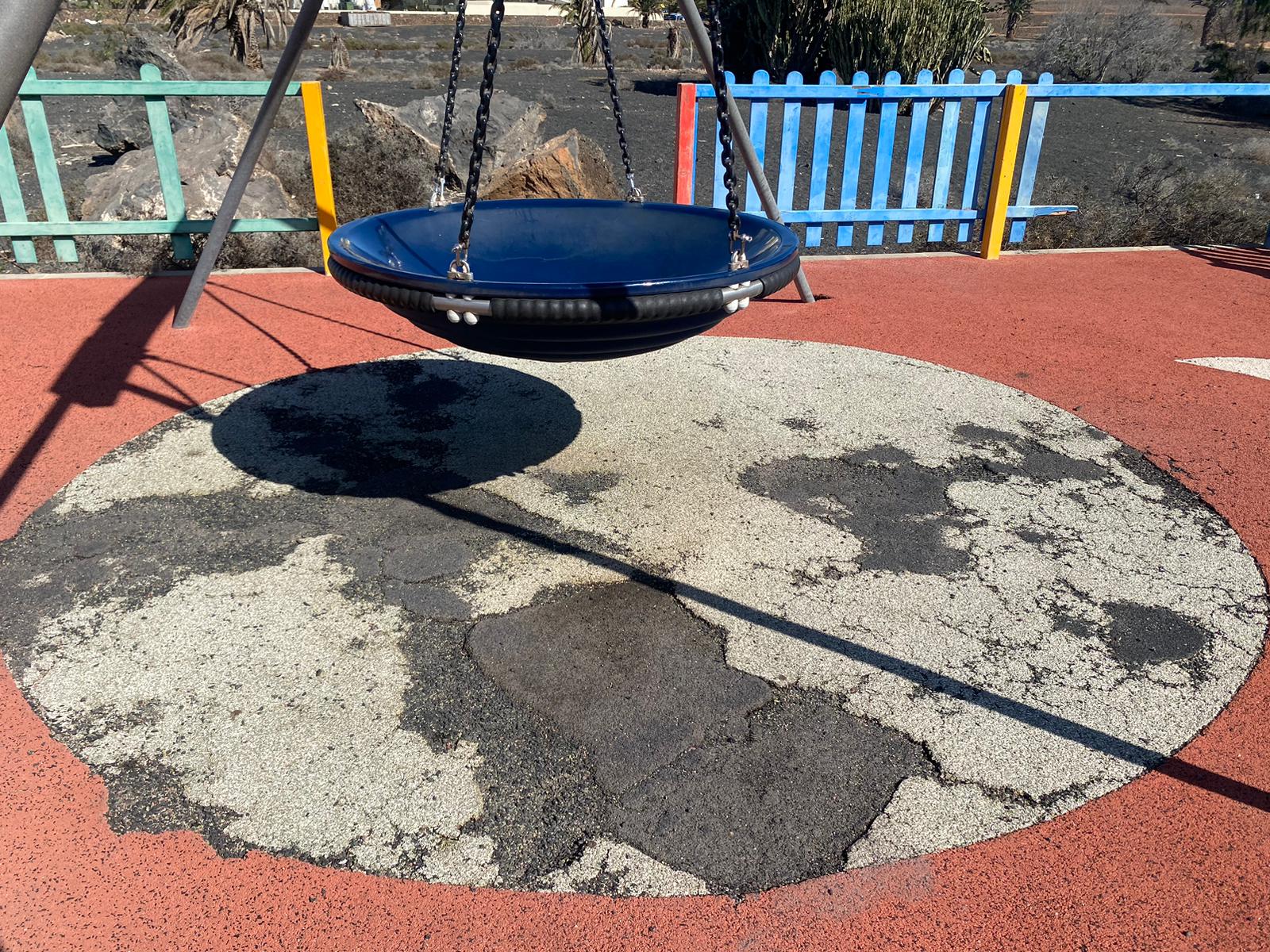 Estado parques infantiles Teguise.