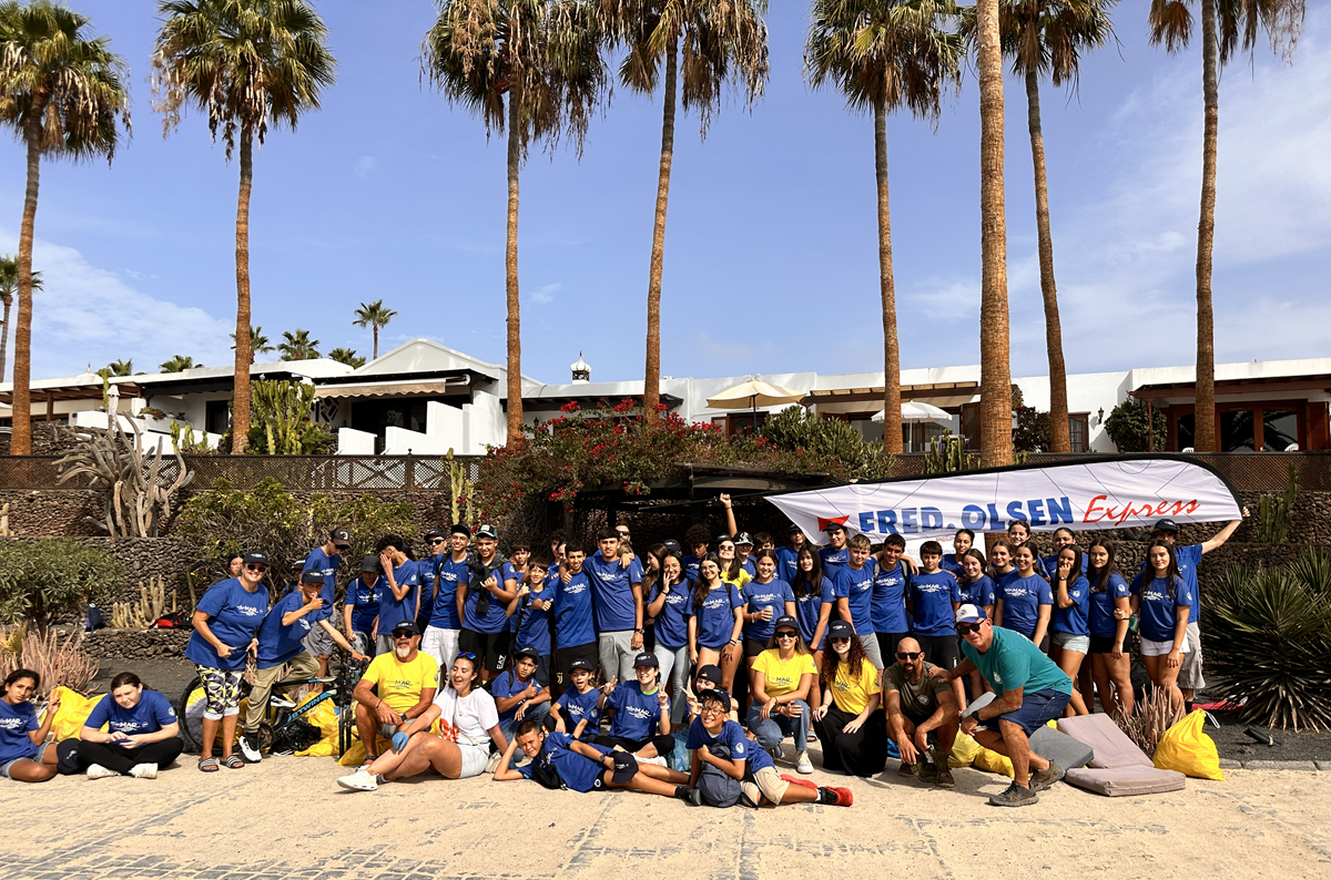 Voluntarios que participaron en la limpieza en Playa Blanca