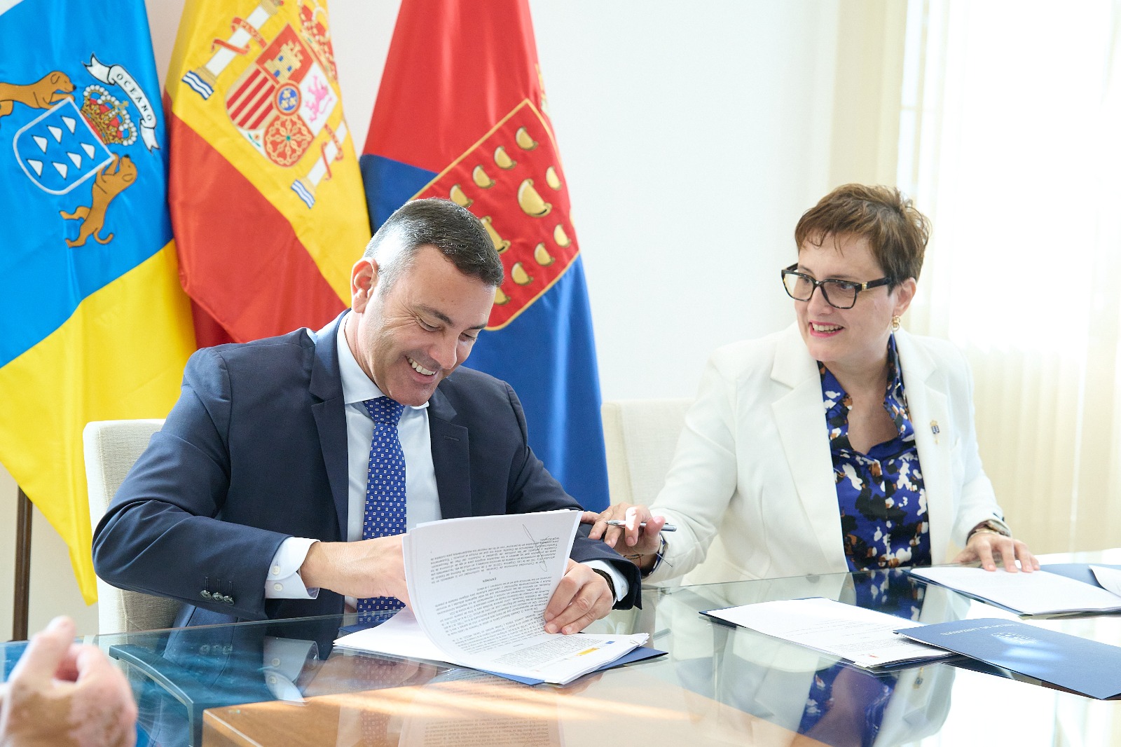 Firma del convenio entre el Cabildo de Lanzarote y el Gobierno de Canarias.