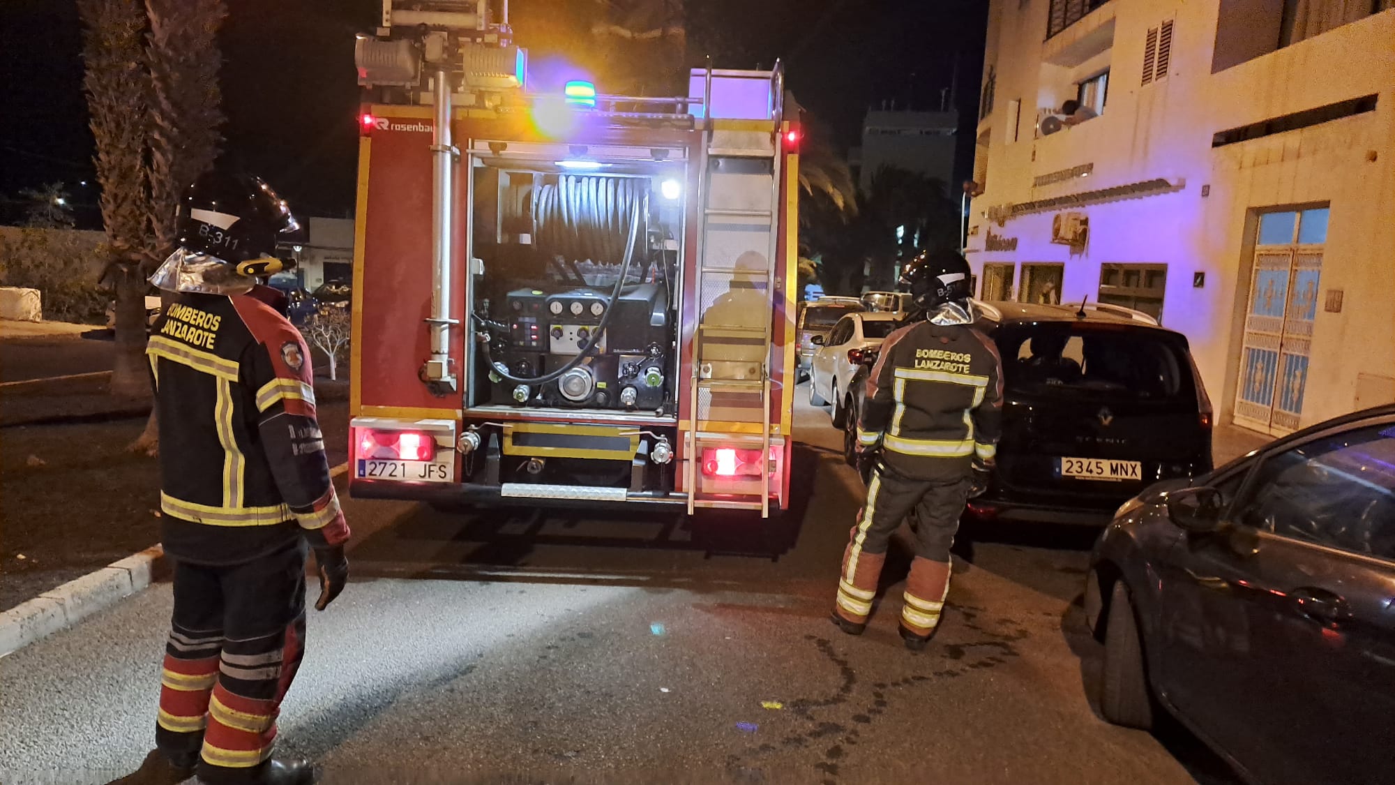 Sofocan un incendio en un solar abandonado de Lanzarote