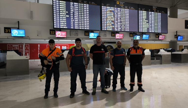 Bomberos Voluntarios de Lanzarote y Protección Civil de Tías acuden a la 'zona cero'