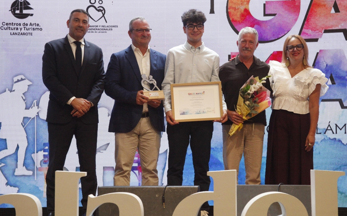 Entrega del premio al Colegio Arenas Internacional