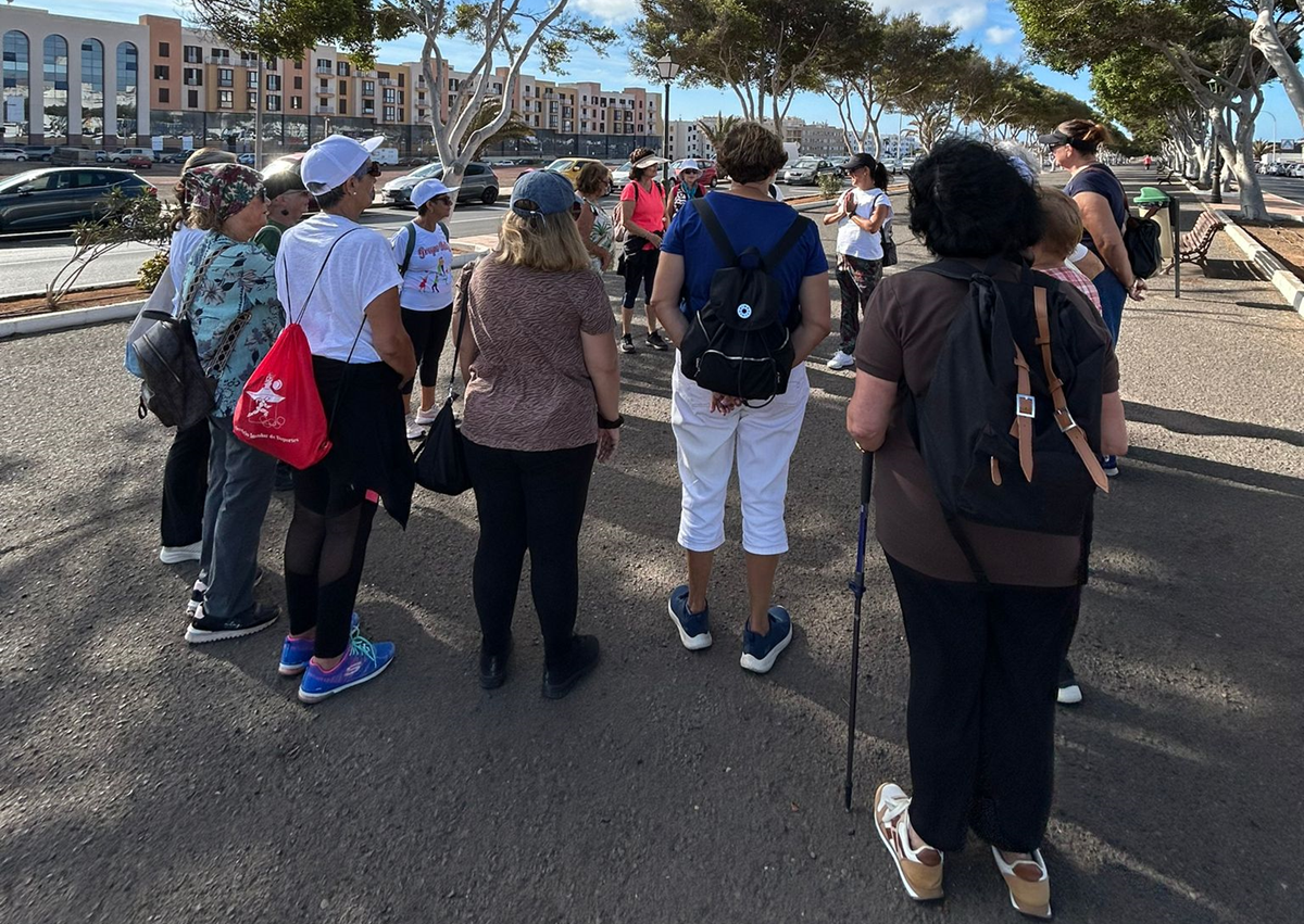 Caminata por Arrecife para fomentar hábitos saludables