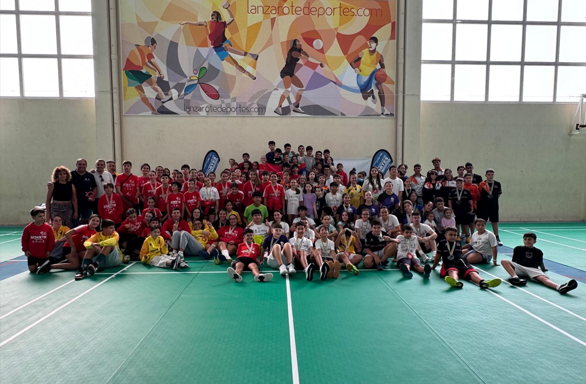  Los jugadores del Lanzarote Raqueta Club en una foto de grupo