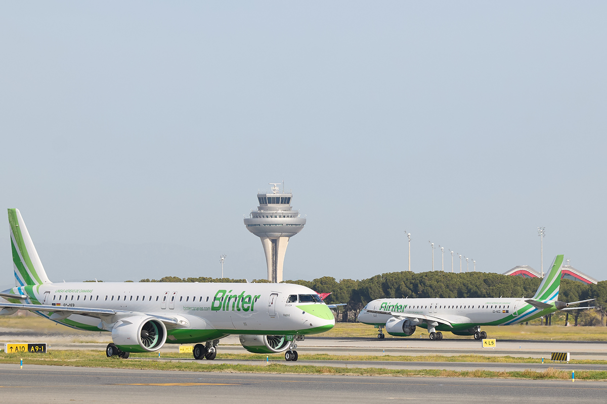 Aviones de la compañía Binter en un aeropuerto