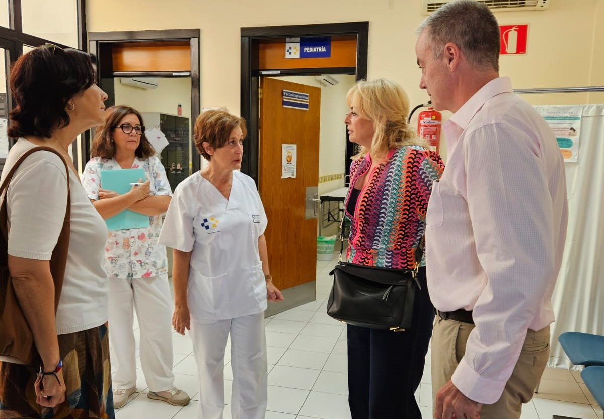 Momento de la visita al Centro de Salud de Playa Honda