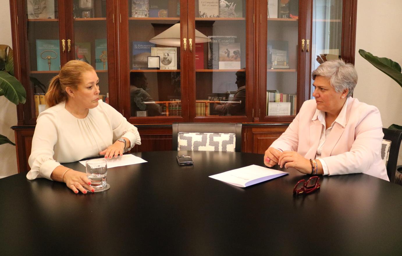 Astrid Pérez recibe a la Comisionada de Transparencia