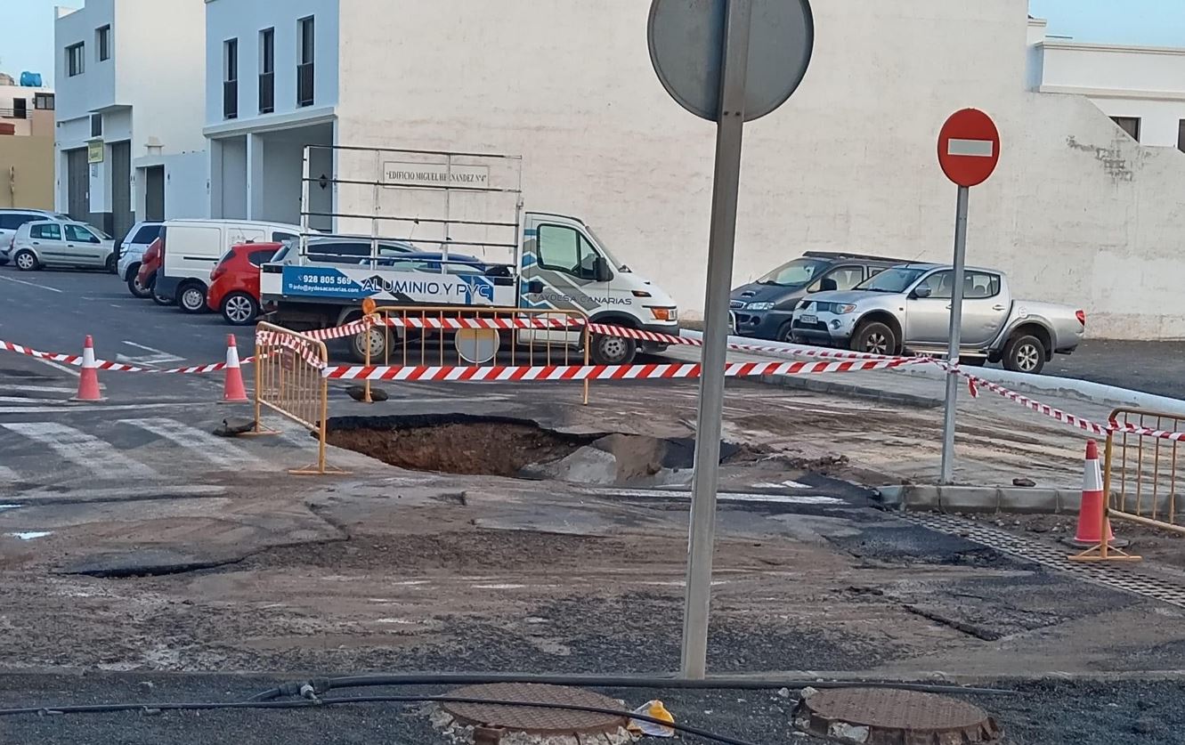 Rotura de la red de saneamiento en la zona del barrio de Argana Alta. 