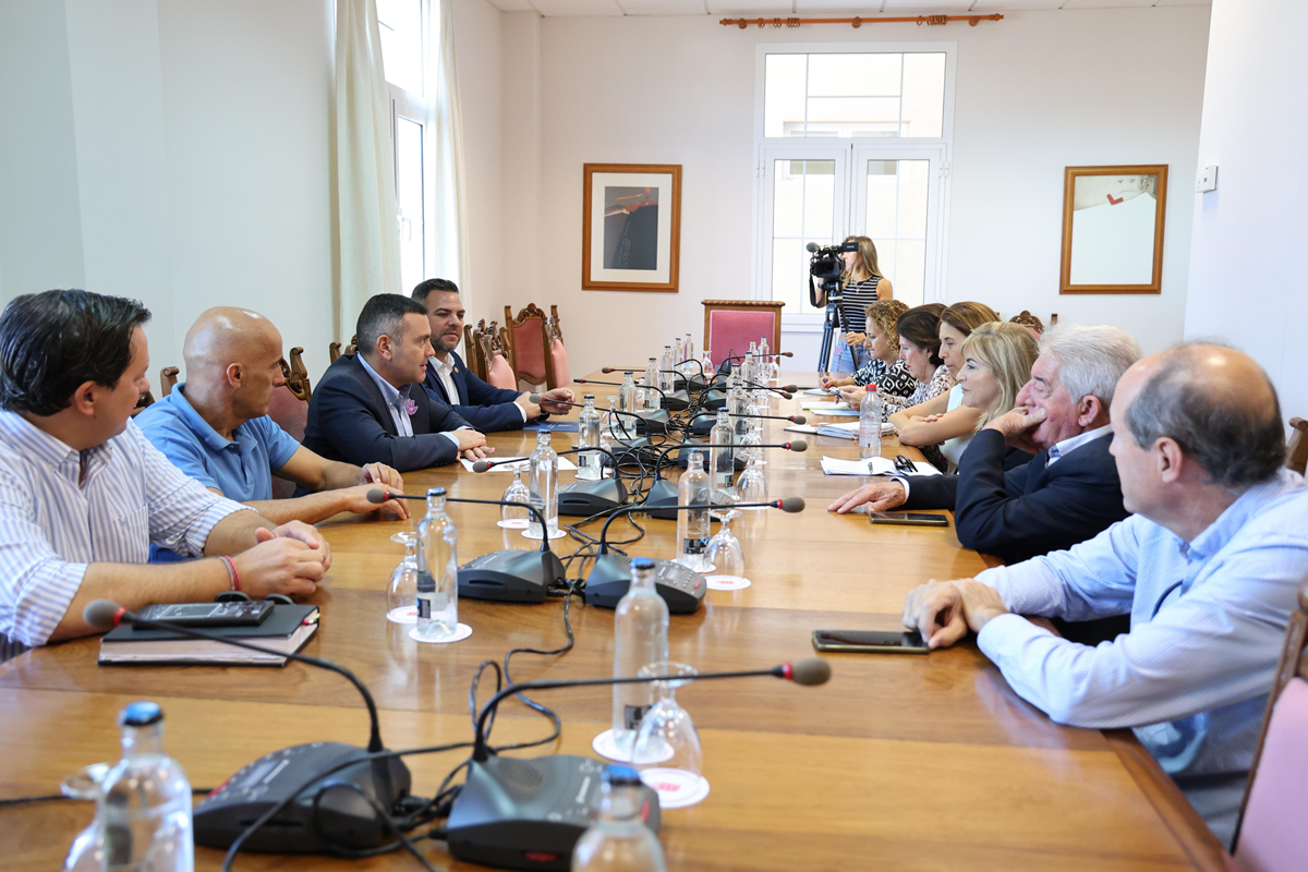 Reunión del Cabildo de Lanzarote con la CEL