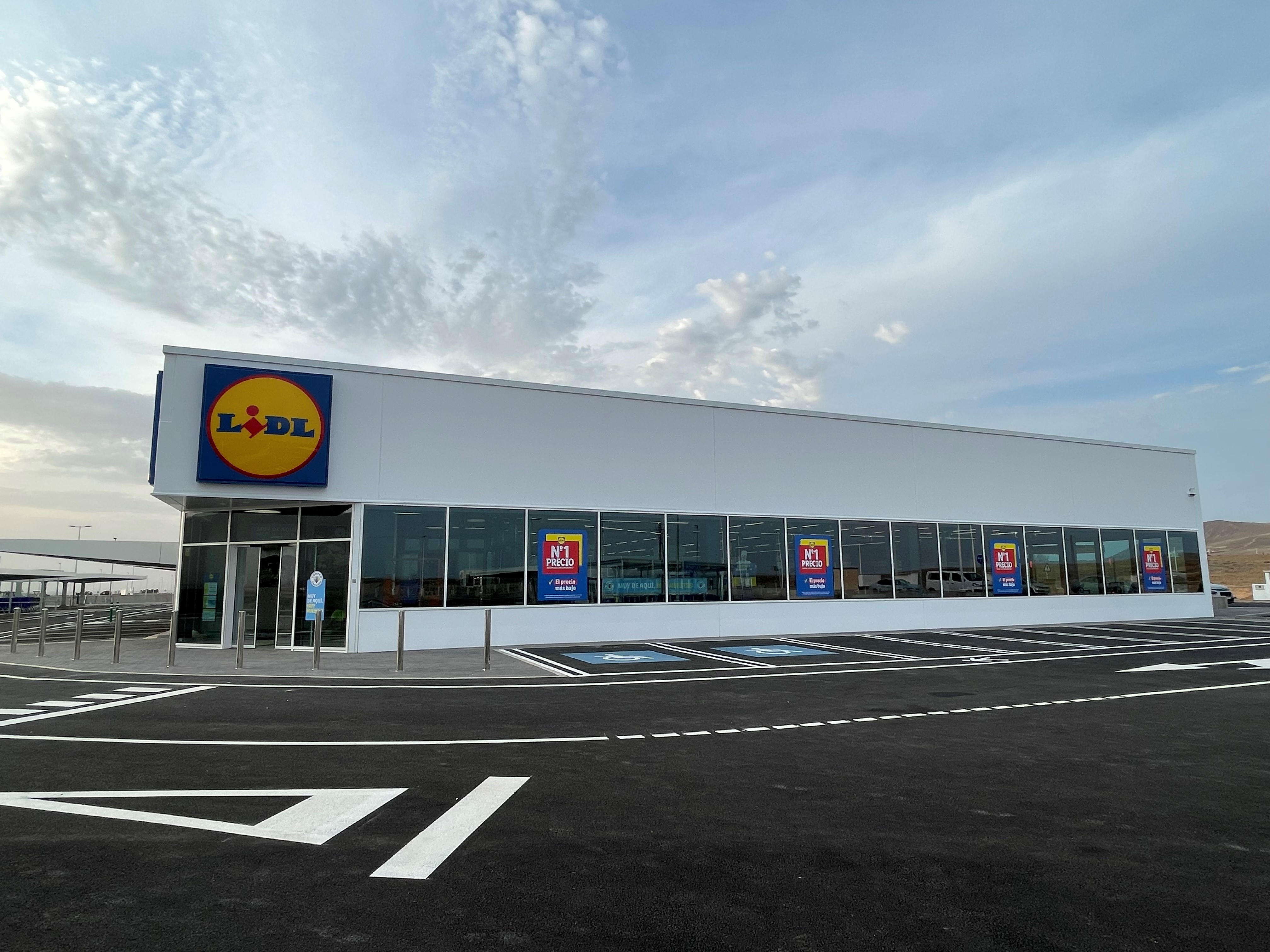 Exterior del Lidl de Playa Blanca. 