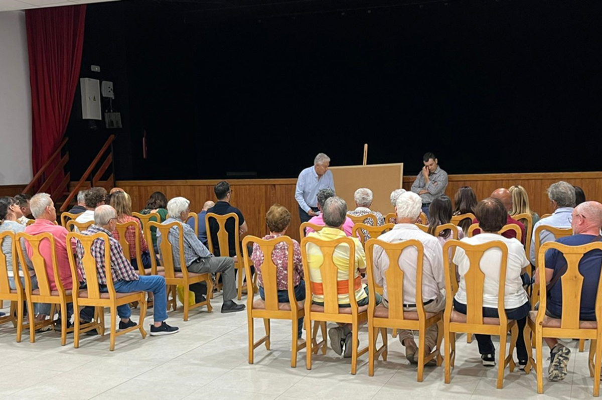 Reunión del Ayuntamiento de Tías con los vecinos de Mácher