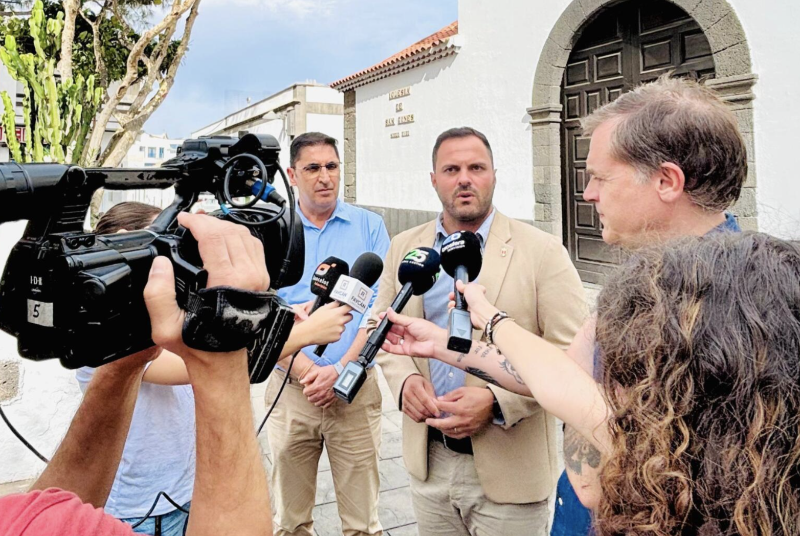 Yonathan de León frente a la Iglesia de San Ginés. 