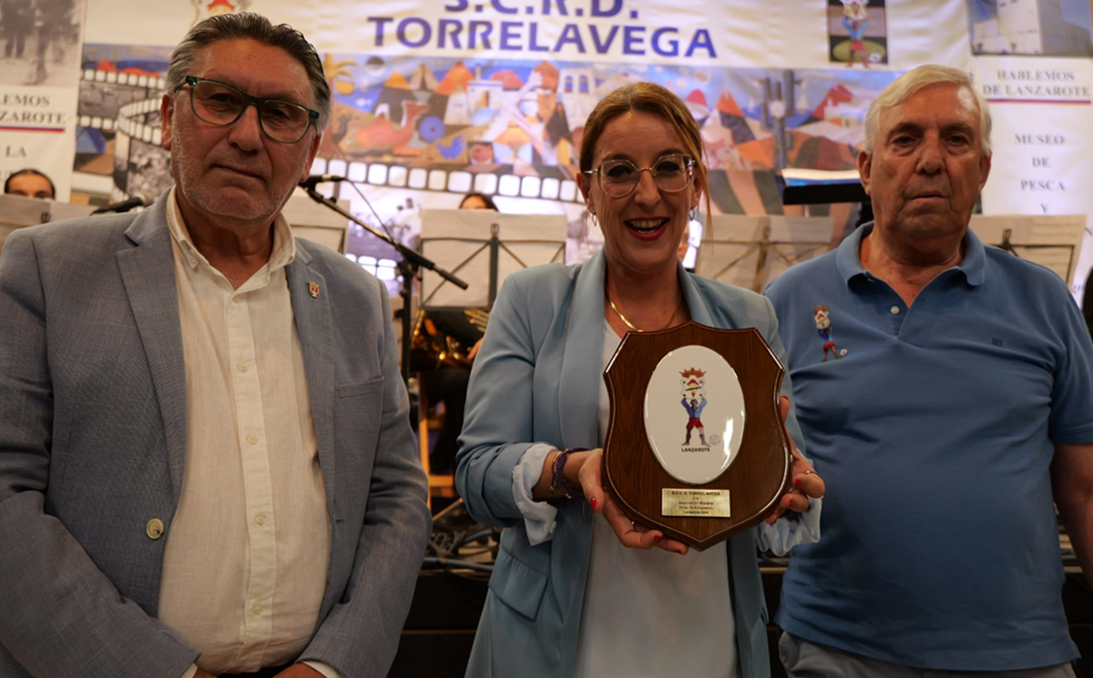 Entrega de reconocimientos en la Sociedad de Cultura Recreo y Deportes Torrelavega 