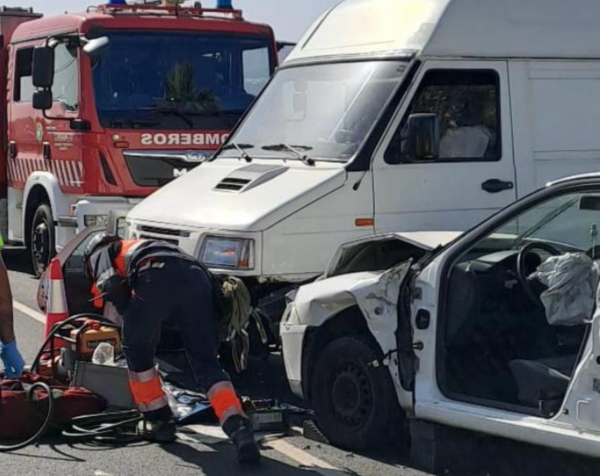 Una herida en la colisión de dos vehículos en Teguise