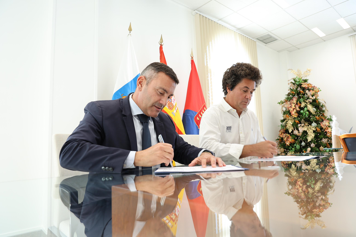 Firma del acuerdo entre el Cabildo y la UD Lanzarote