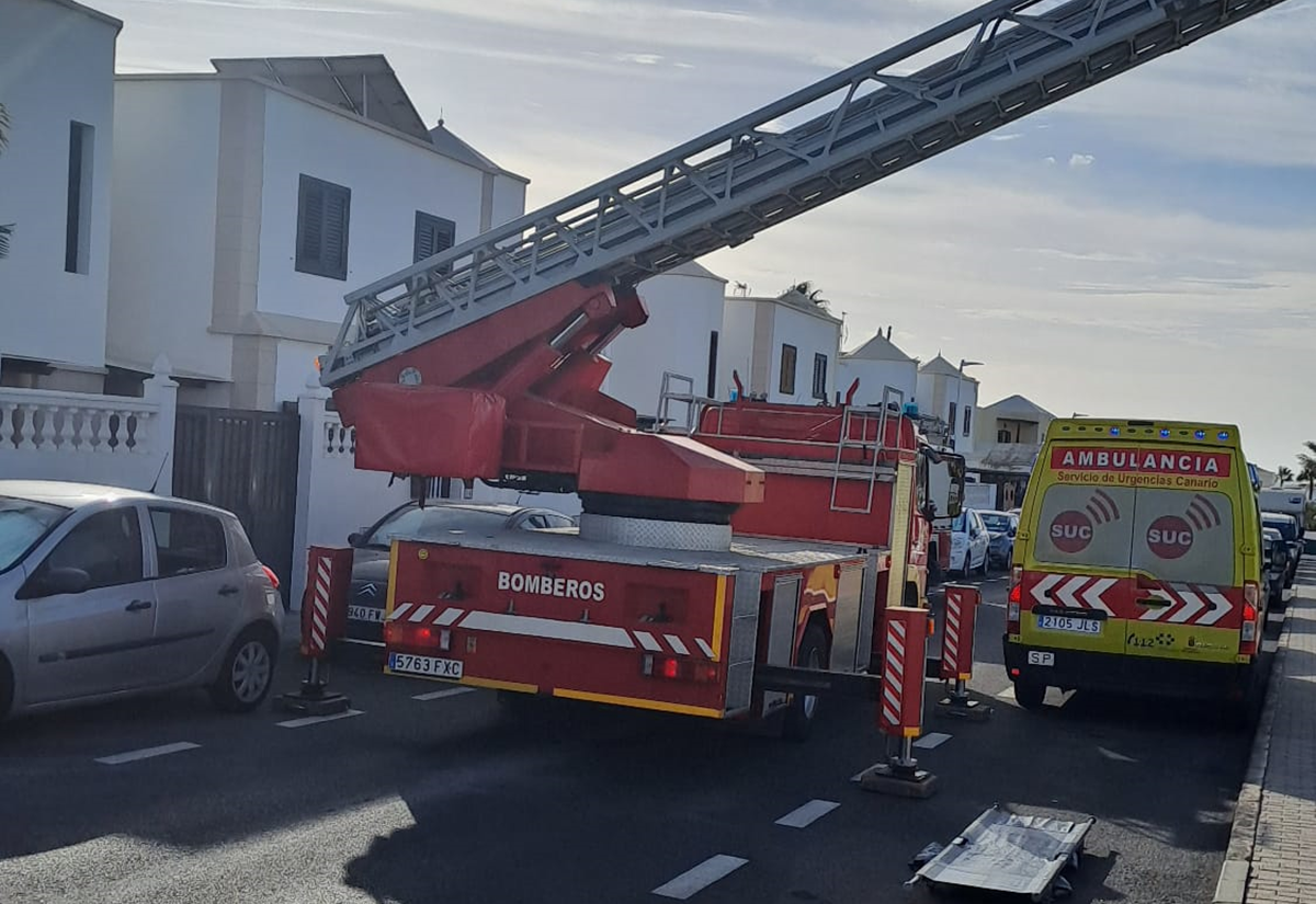 Vehículo de los bomberos durante la actuación