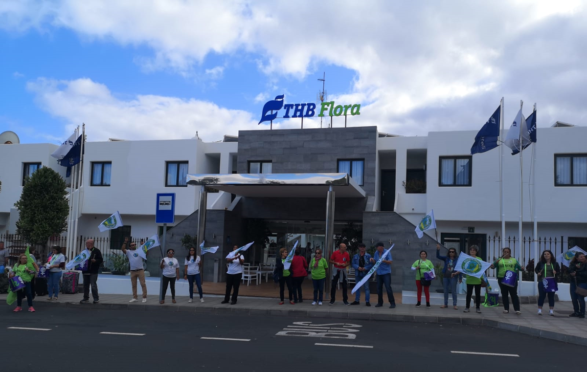 Manifestación frente al Hotel THB Flora de Puerto del Carmen