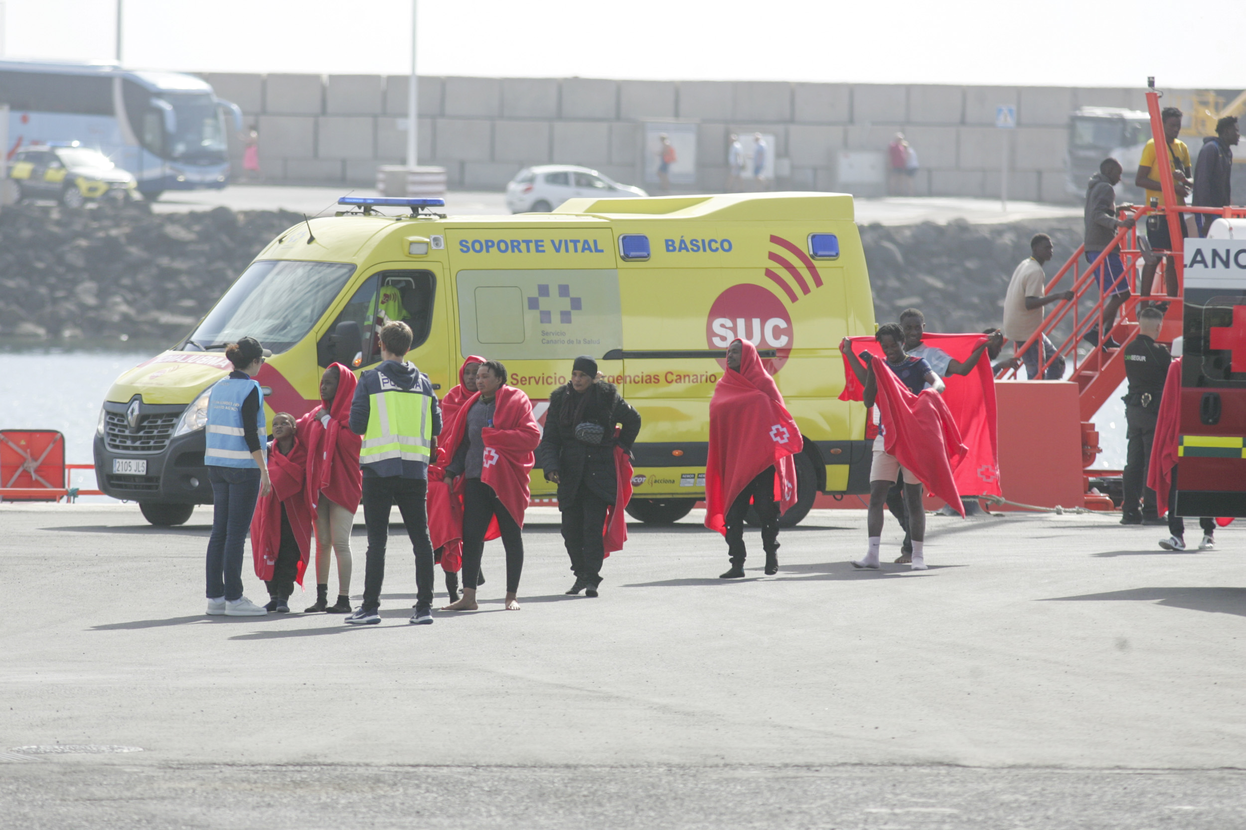 Salvamento Marítimo rescata a una patera en Lanzarote