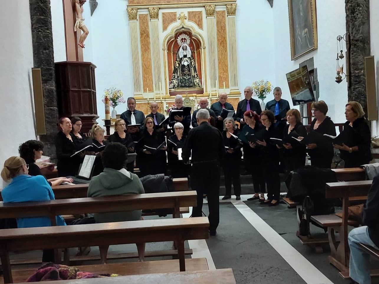 La Coral Arrecife ofrece un emotivo concierto en Mancha Blanca