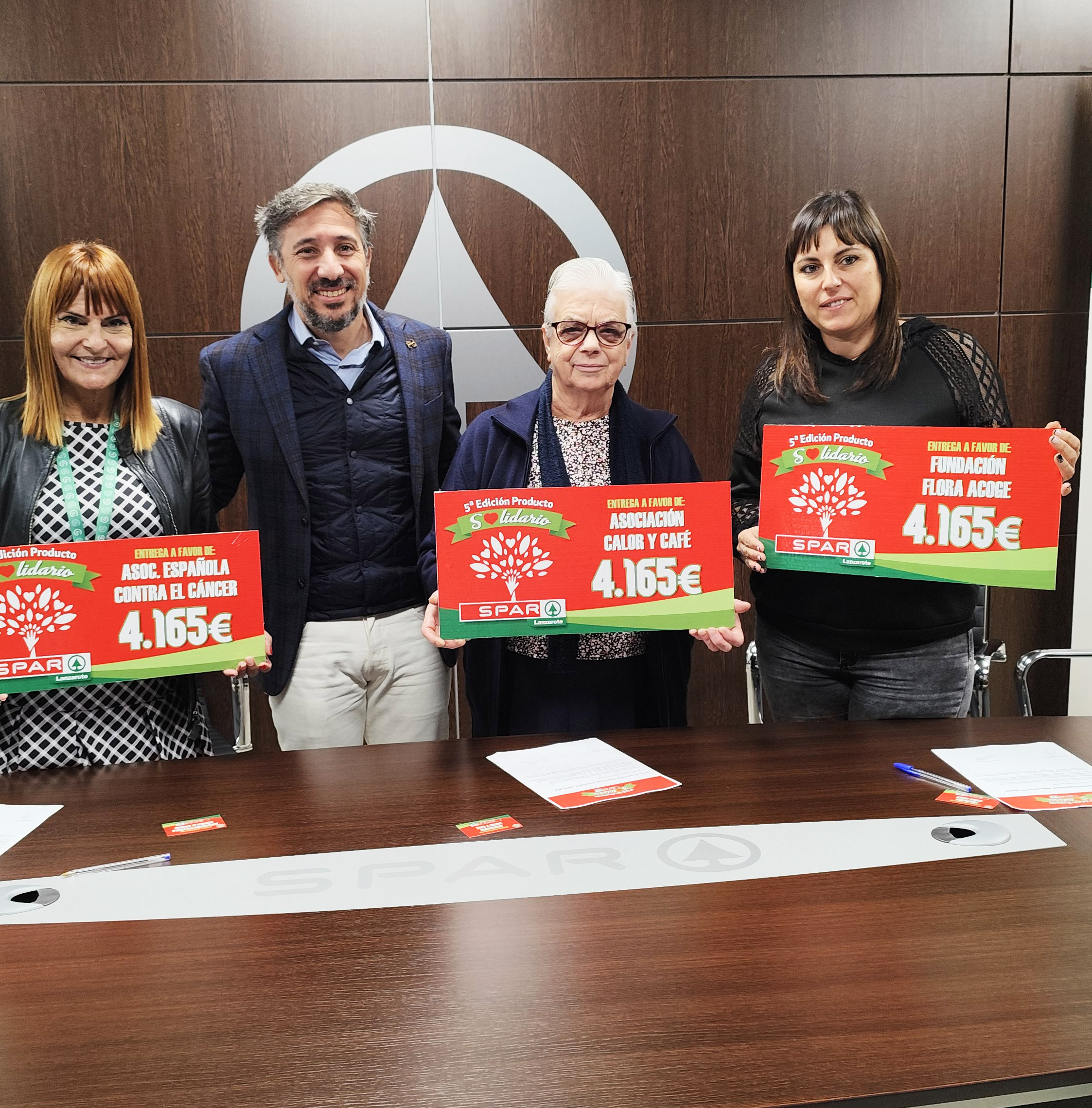 Entrega de talones solidarios de Spar