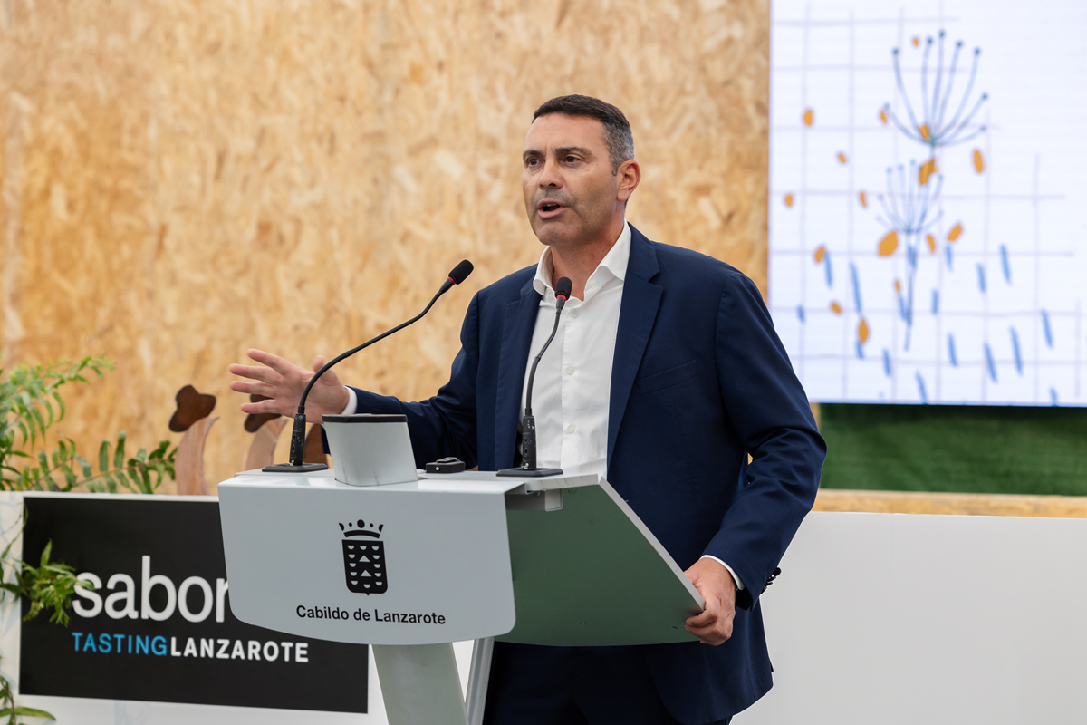 El presidente del Cabildo de Lanzarote en la inauguración de la Feria Agrícola de Teguise 