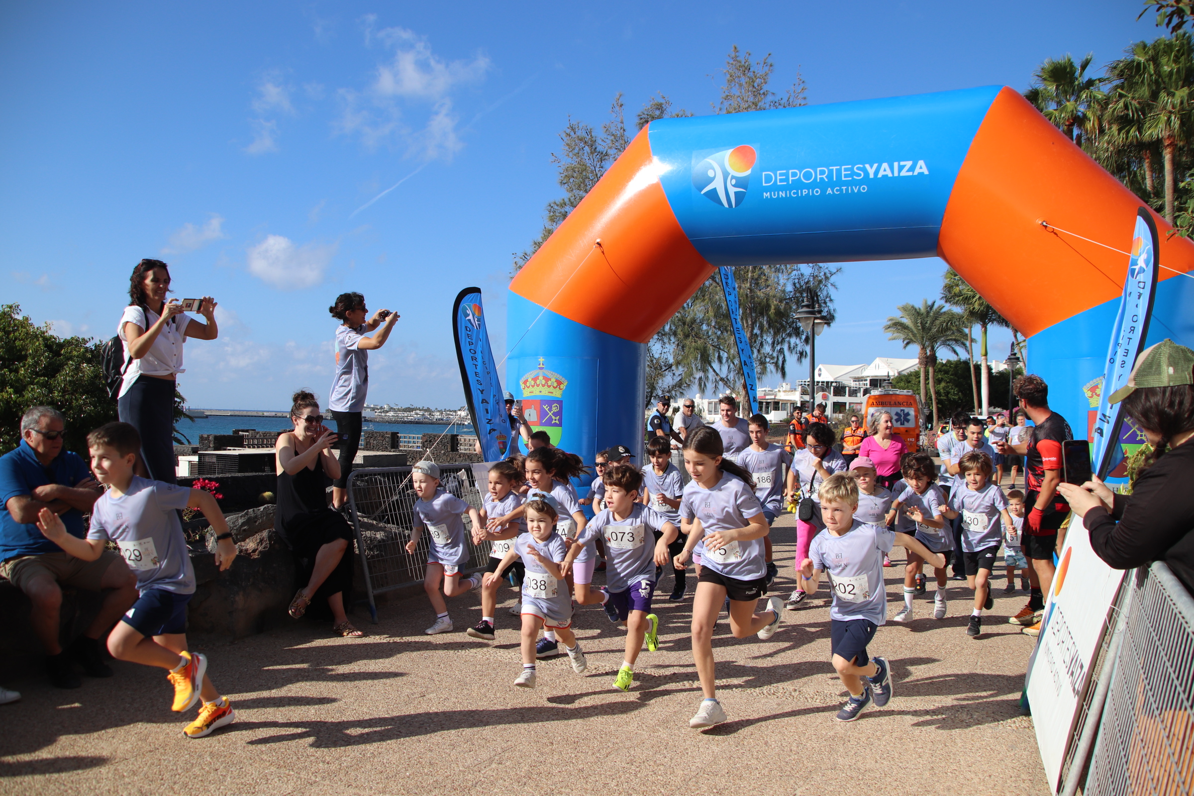 Participantes de la Carrera Solidaria de Yaiza.