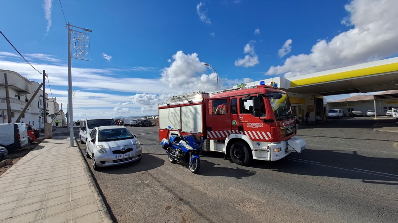 Apagan el incendio de una furgoneta en Arrecife