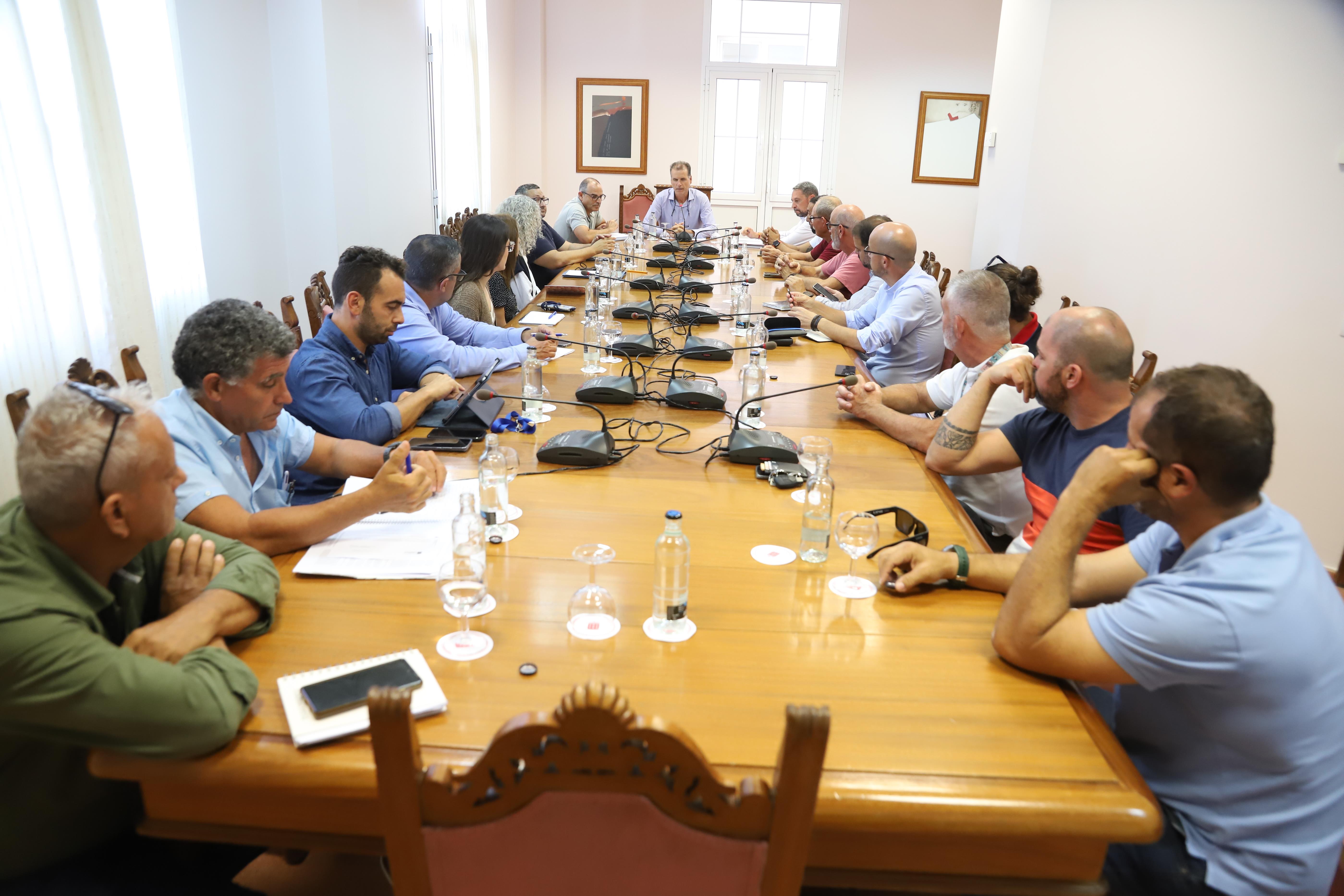 Reunión del consejero de Transportes, Domingo Cejas, con los ayuntamientos.