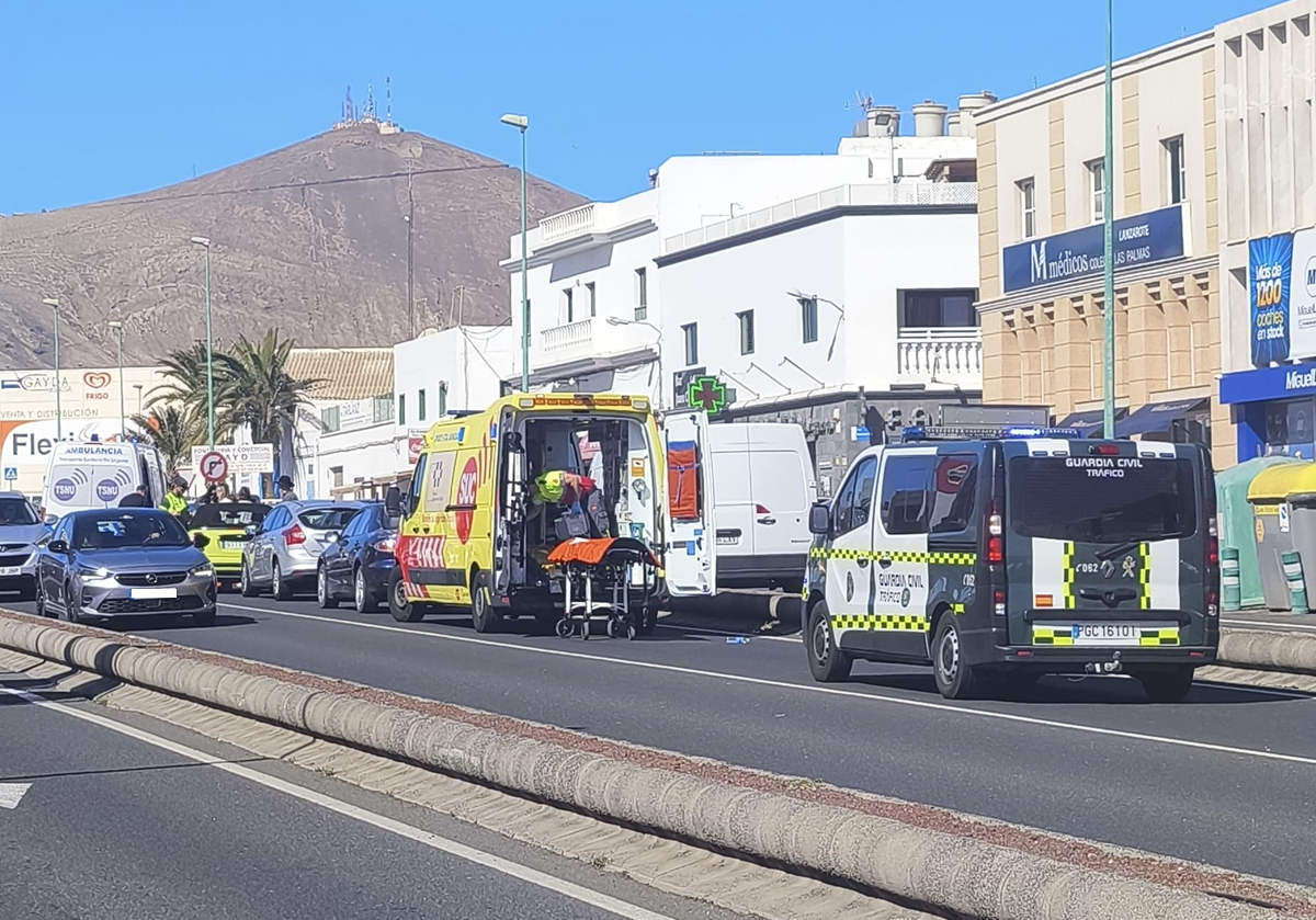 Imagen de una ambulancia del SUC que ha atendido a la herida