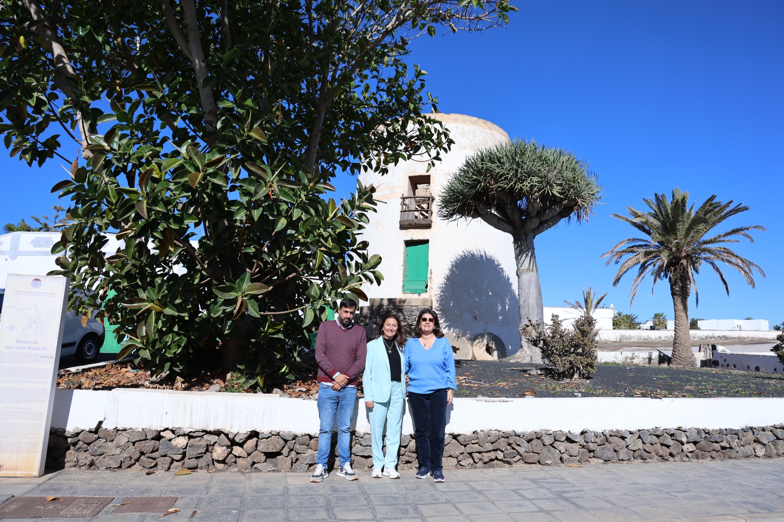 David Rocío, Ascensión Toledo y la propietaria Lourdes Rodríguez.