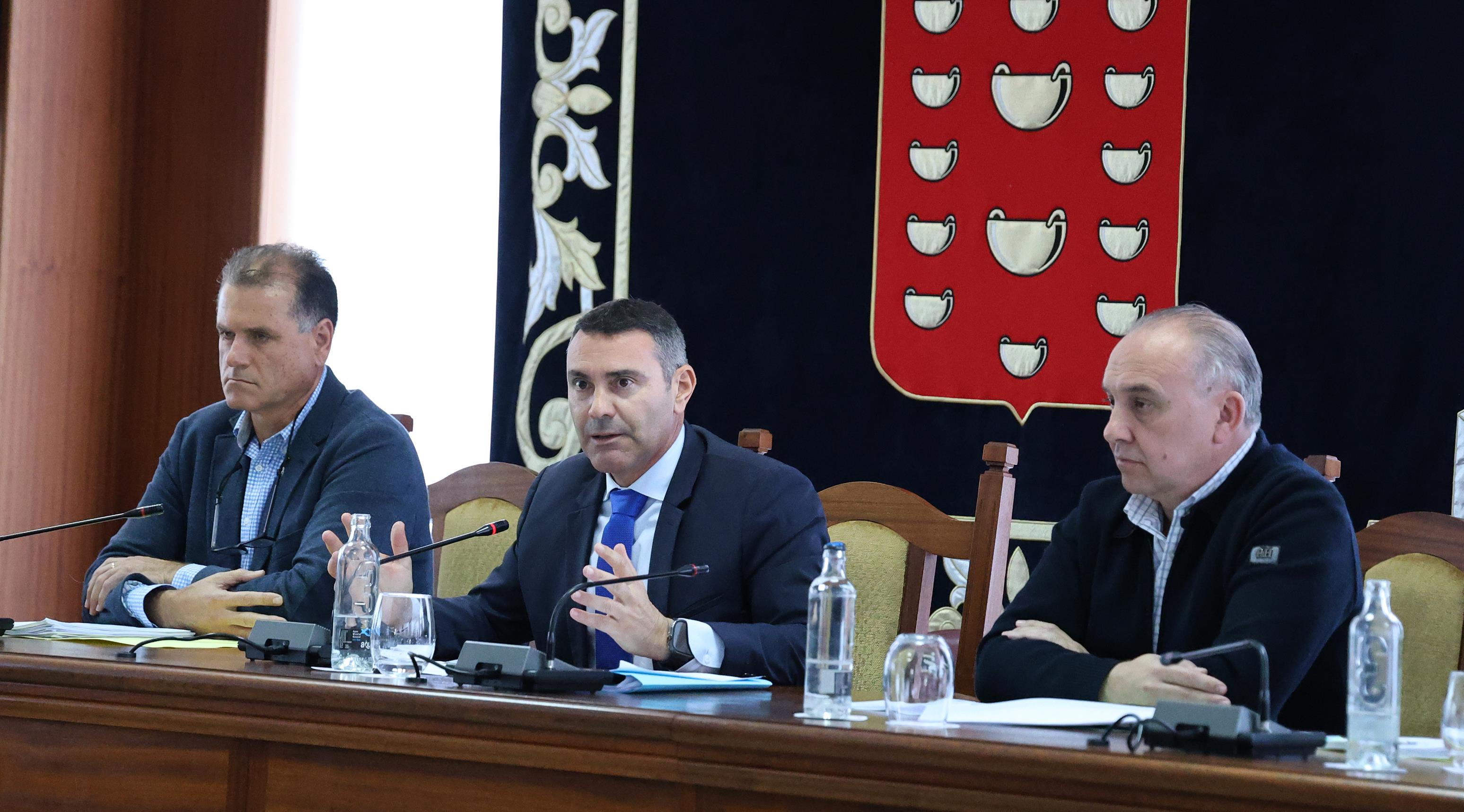 Oswaldo Betancort en la Asamblea General del Consejo Insular de Aguas. 