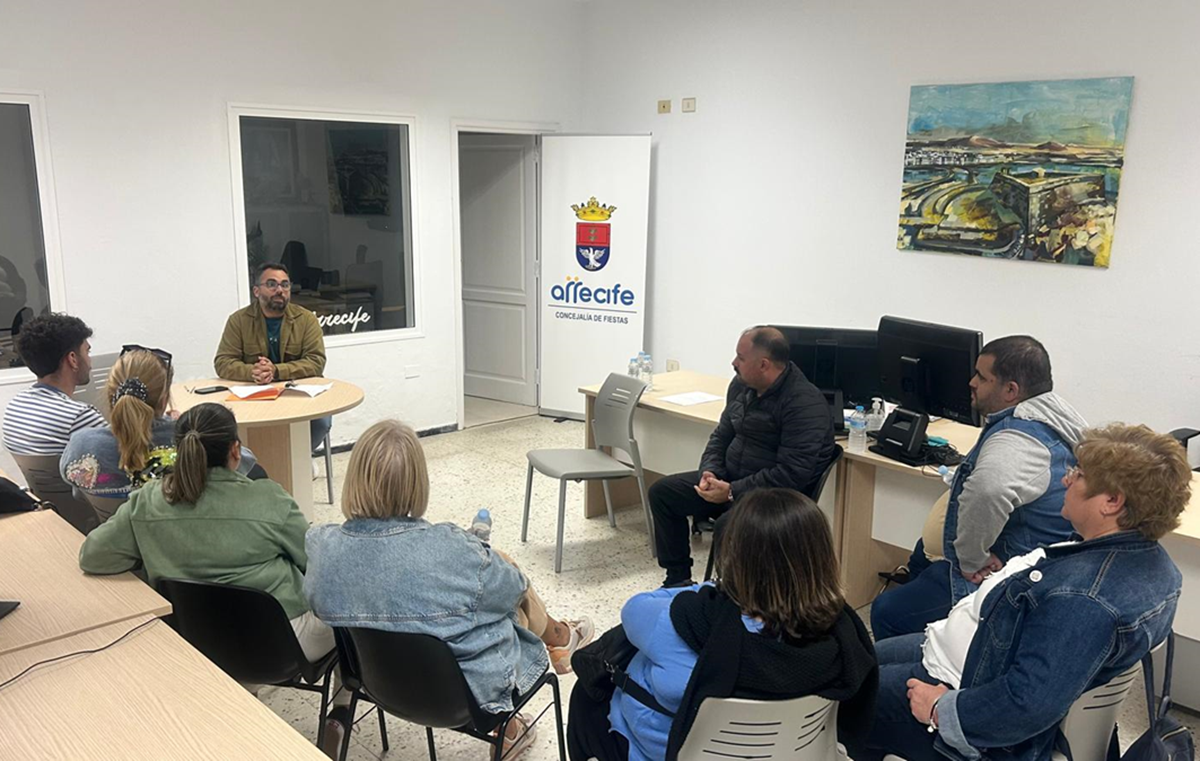 Reunión de Echedey Eugenio con representantes de las Murgas Infantiles