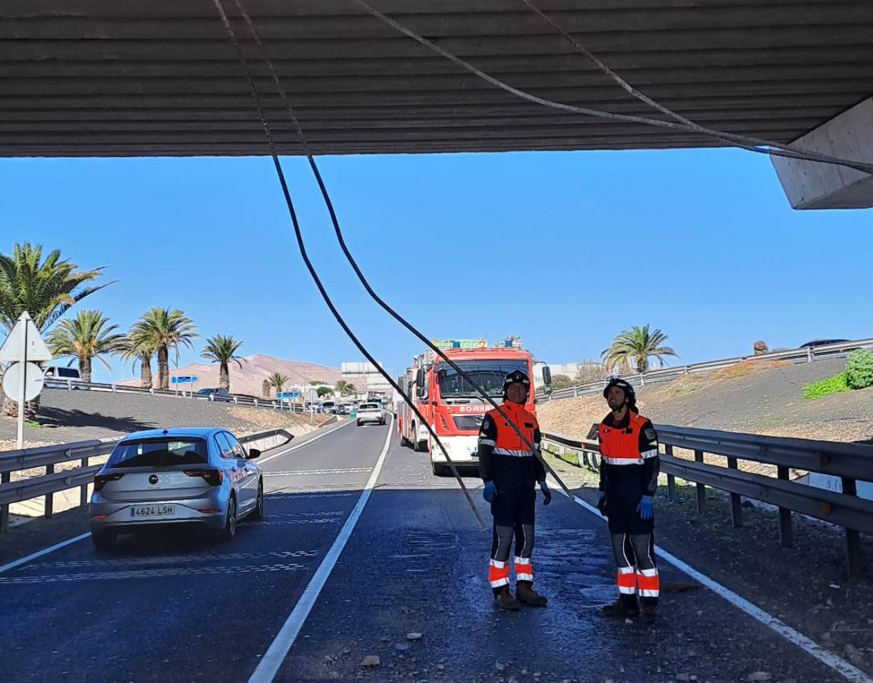 Imagen de los daños en el puente de la Circunvalación