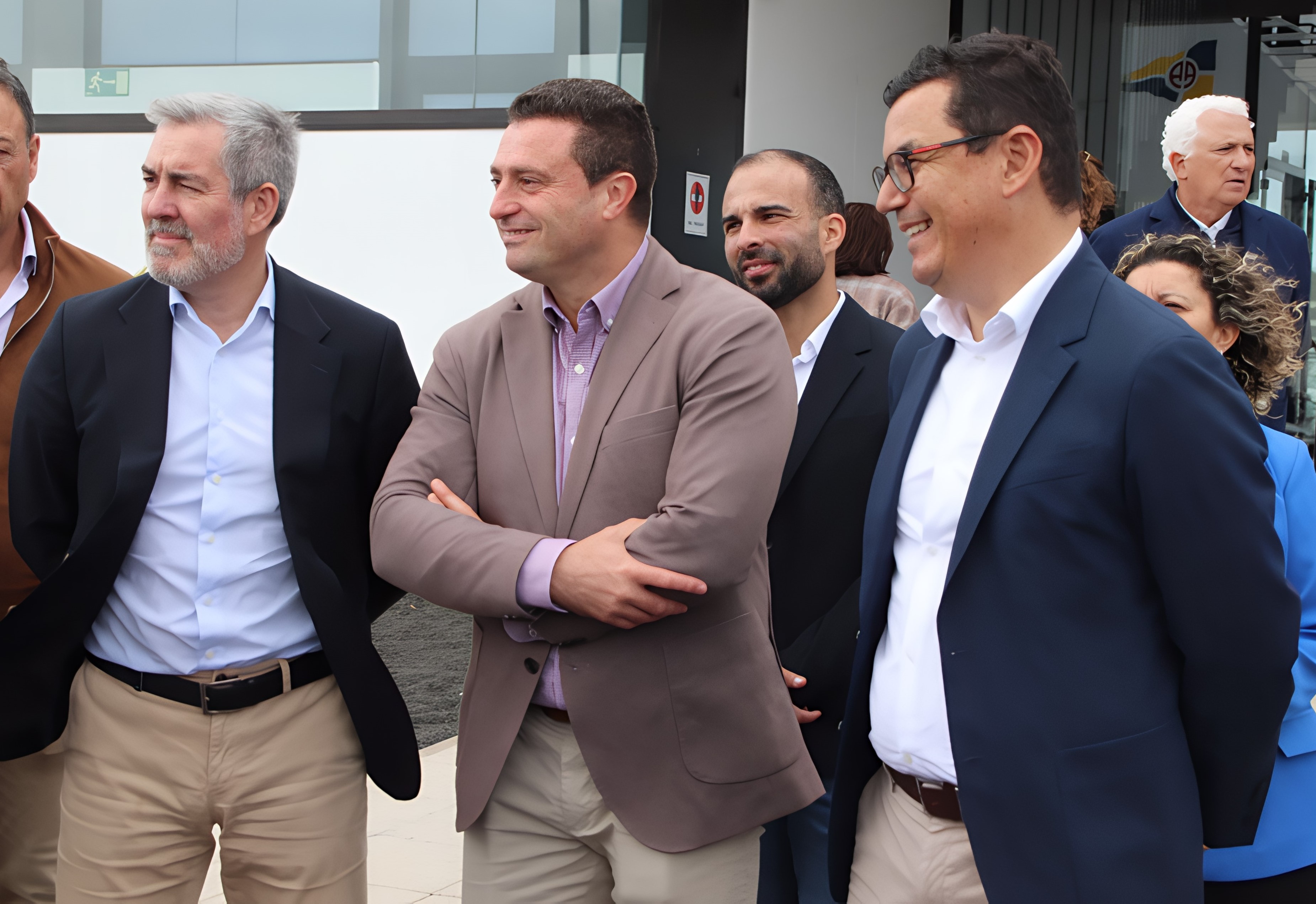 Óscar Noda junto al presidente de Canarias y al consejero Pablo Rodríguez.