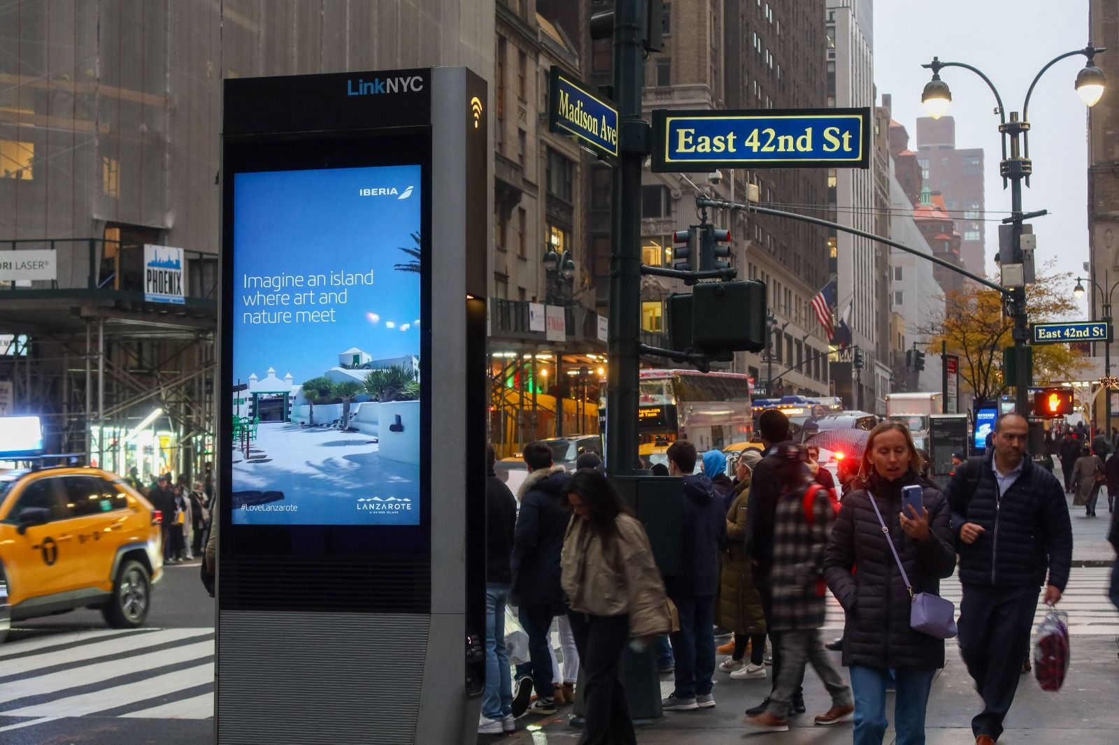 Uno de los carteles digitales sobre Lanzarote en Nueva York. Turismo