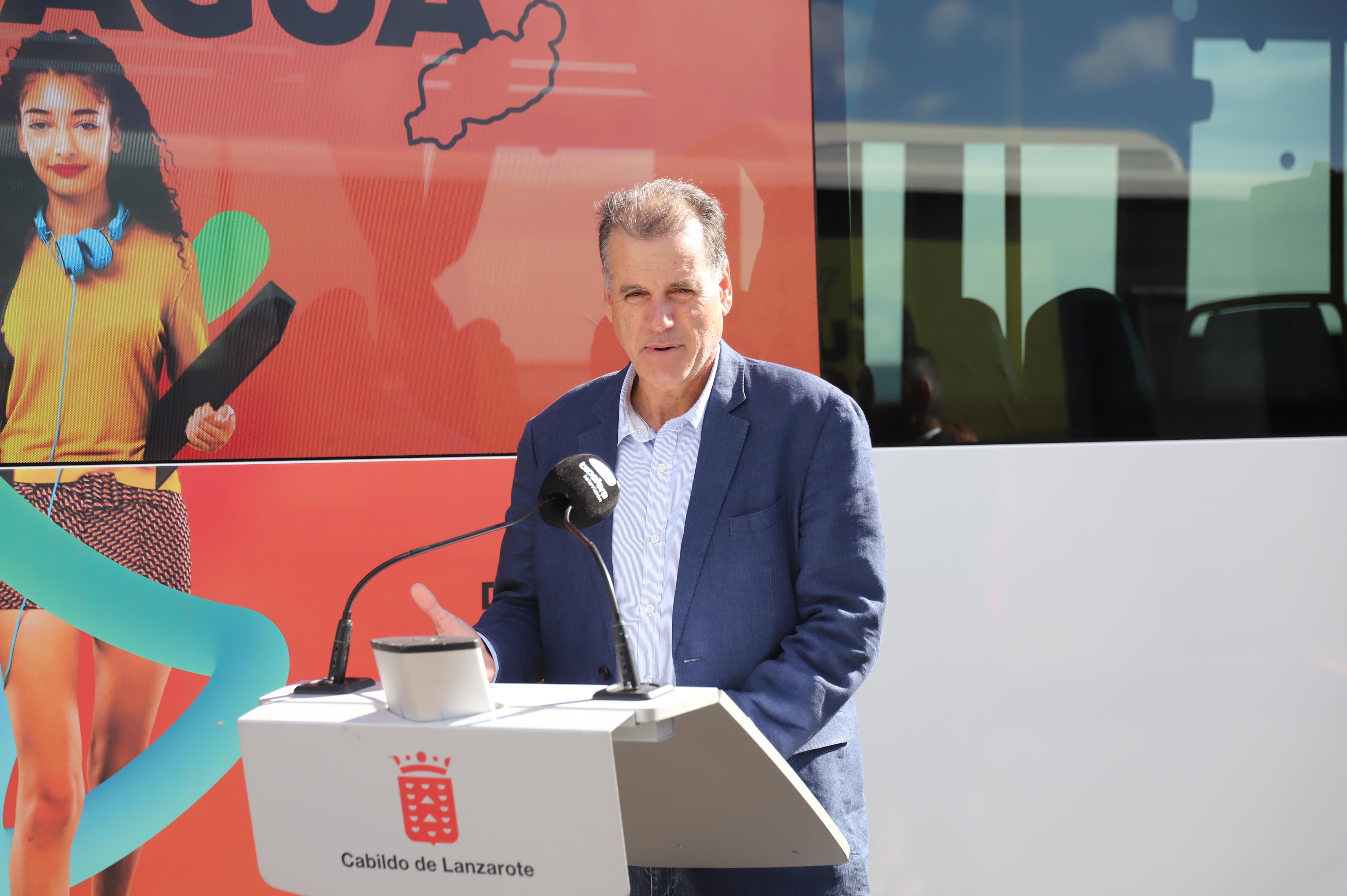 Domingo Cejas sobre los avances en el transporte público de Lanzarote.