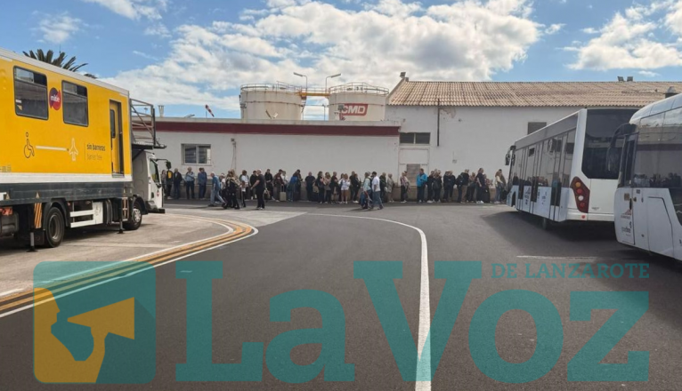 Colas para entrar al Aeropuerto de Lanzarote. Colas para entrar al Aeropuerto de Lanzarote.