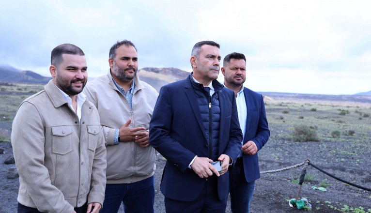 El presidente del Cabildo de Lanzarote, Oswaldo Betancort, y el resto de consejeros. El presidente del Cabildo de Lanzarote, Oswaldo Betancort, y el resto de consejeros.