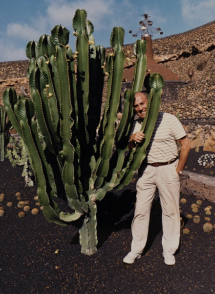 César Manrique en el Jardín de Cactus en 1990. Foto: La Voz de Lanzarote. César Manrique en el Jardín de Cactus en 1990. Foto: La Voz de Lanzarote.